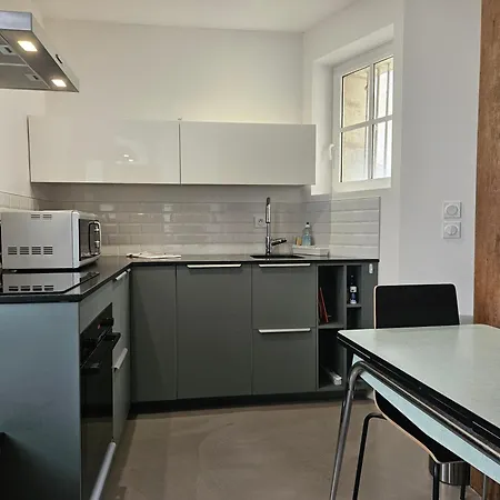 Charme & Clim Place Chateauneuf - Coeur De Apartment *
